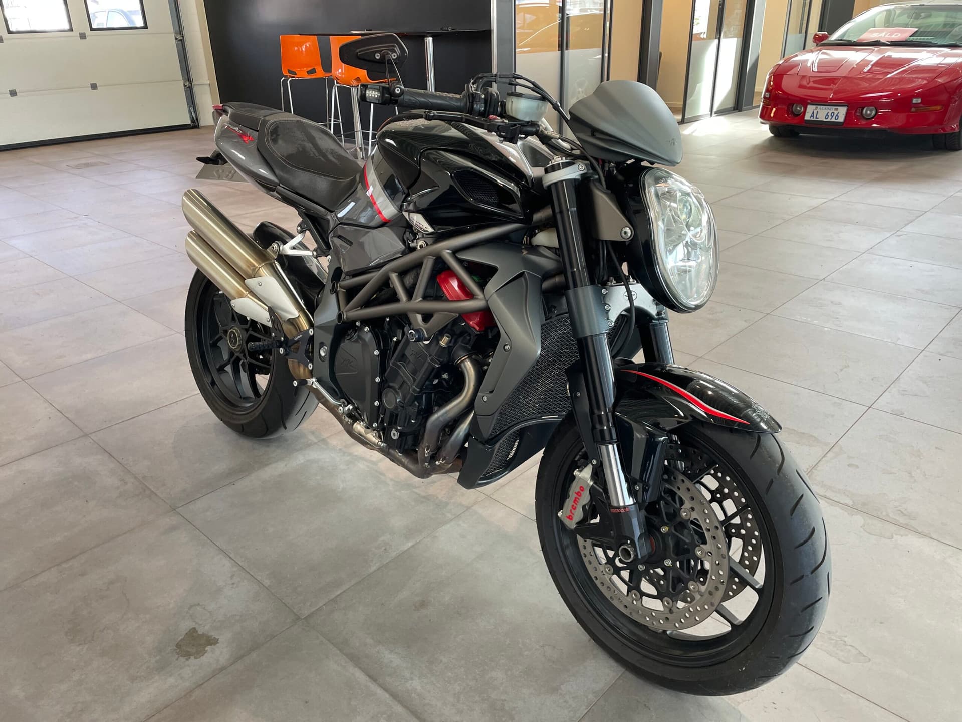 MV Agusta Brutale, bild 1 av 7