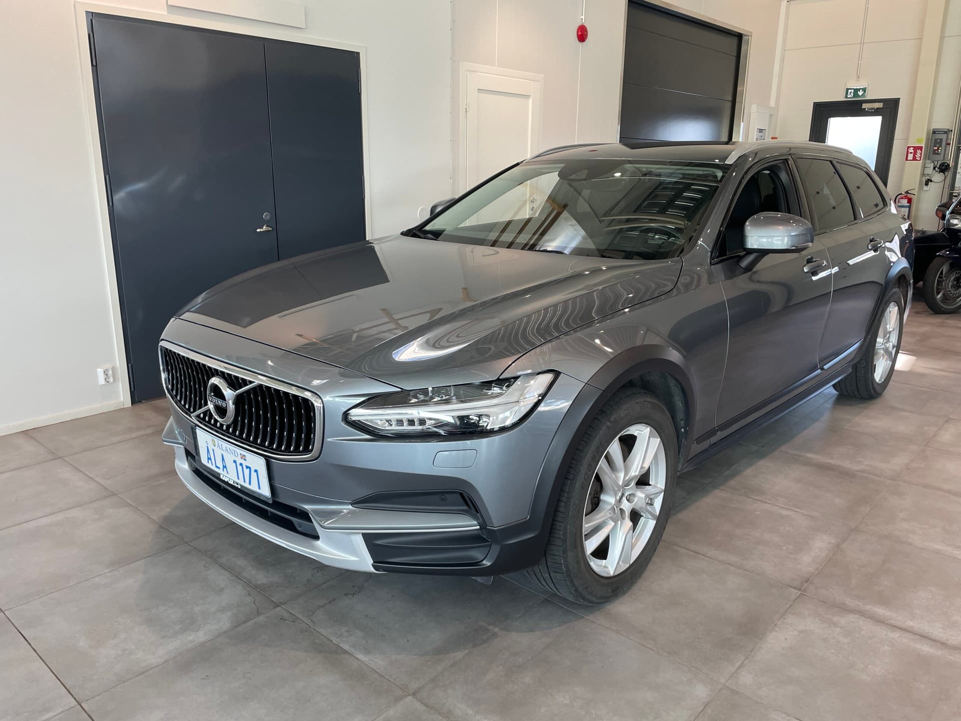 Volvo V90 Cross Country